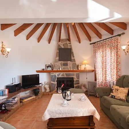 Willa Heno, Beautiful Detached With Large Private Pool - By Villamar