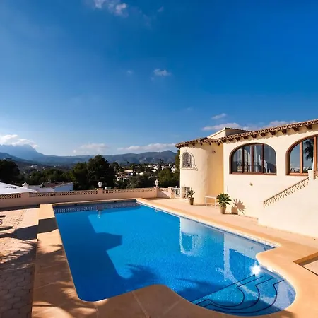 Willa Heno, Beautiful Detached With Large Private Pool - By Villamar