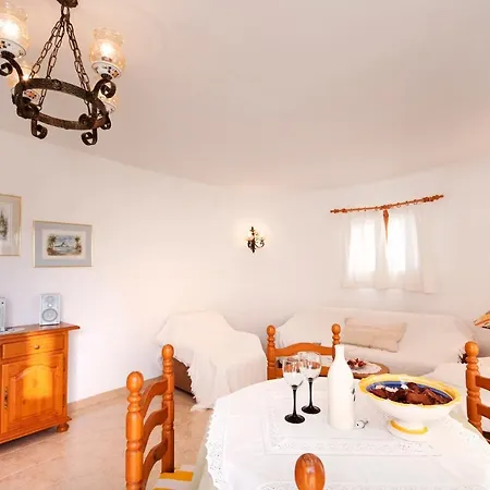Heno, Beautiful Detached With Large Private Pool - By Villamar *